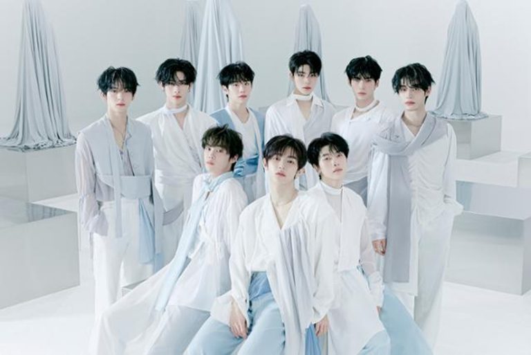 Member ZEROBASEONE saat konser encore terakhir sebelum resmi terbagi menjadi dua tim, ZB1 dan NDouble.
