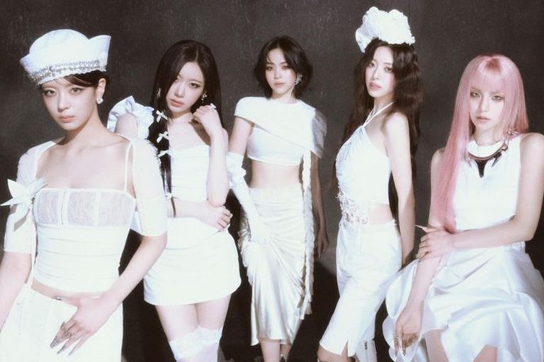 Dari kiri adalah para member girl group K-pop ITZY: Lia, Chaeryeong, Ryujin, Yuna, dan Yeji. Grup ini dijadwalkan akan merilis mini album terbaru mereka yang bertajuk 