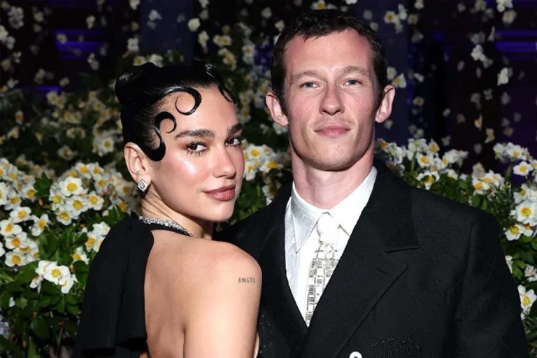 Sah Jadi Suami Istri! Dua Lipa dan Callum Turner Diam-Diam Menikah Intim di London, Gaya Gaun Pengantinnya Unik Banget! 💍