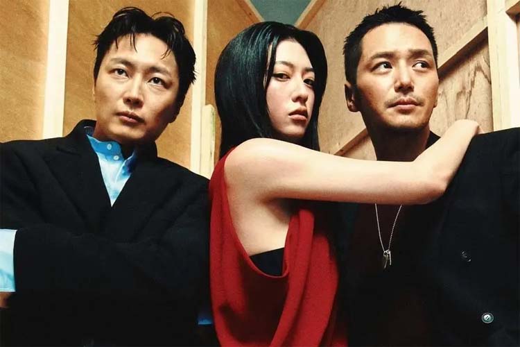 Dendam Kesumat Meja Judi! Trio ‘Tazza 4: The Song of Beelzebub’ Tampil Memikat di Harper’s BAZAAR Korea, Byun Yo Han Bongkar Wejangan Cho Seung Woo!